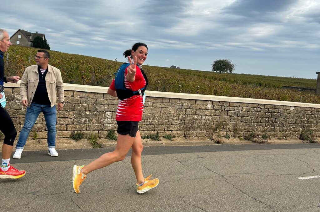 Course - Laëtitia KHRAMOFF courant lors du Trail de la Roche Courbon